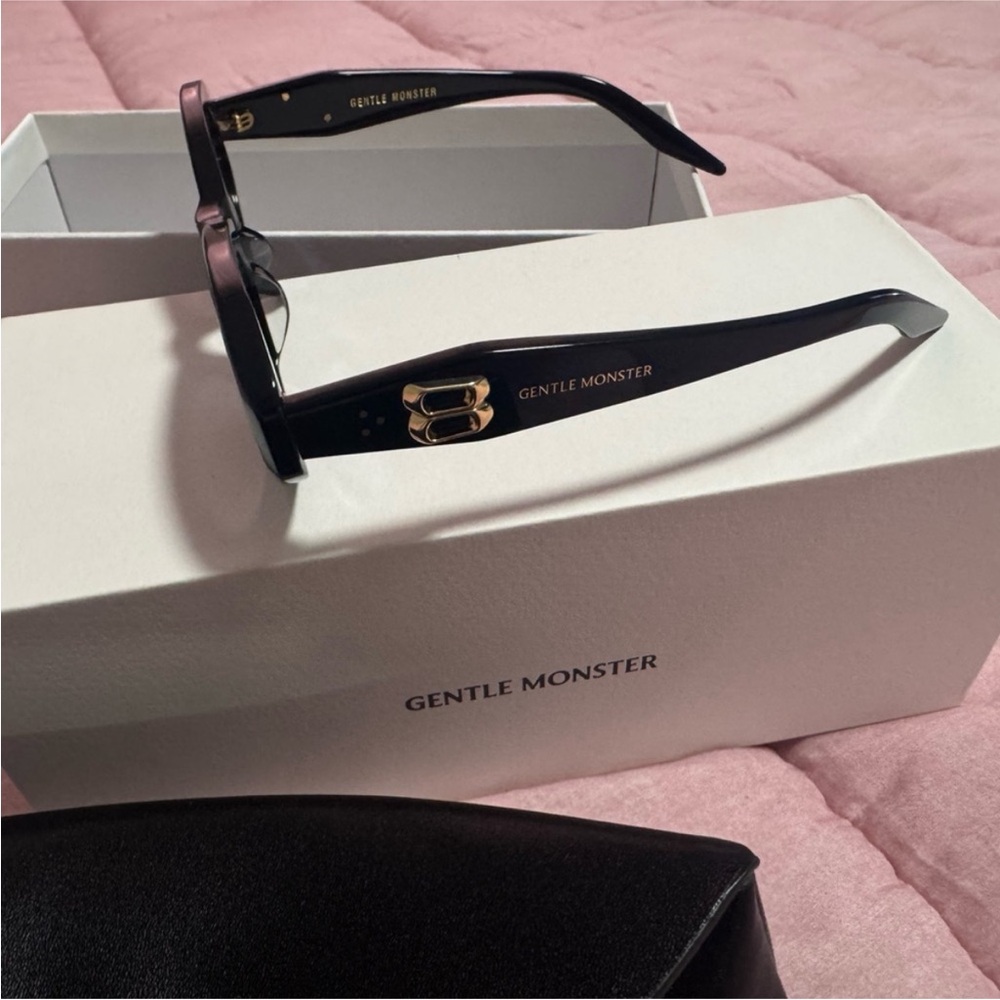 Gentle Monster VAMP Black Oval Sunglasses - Picture 4 of 6